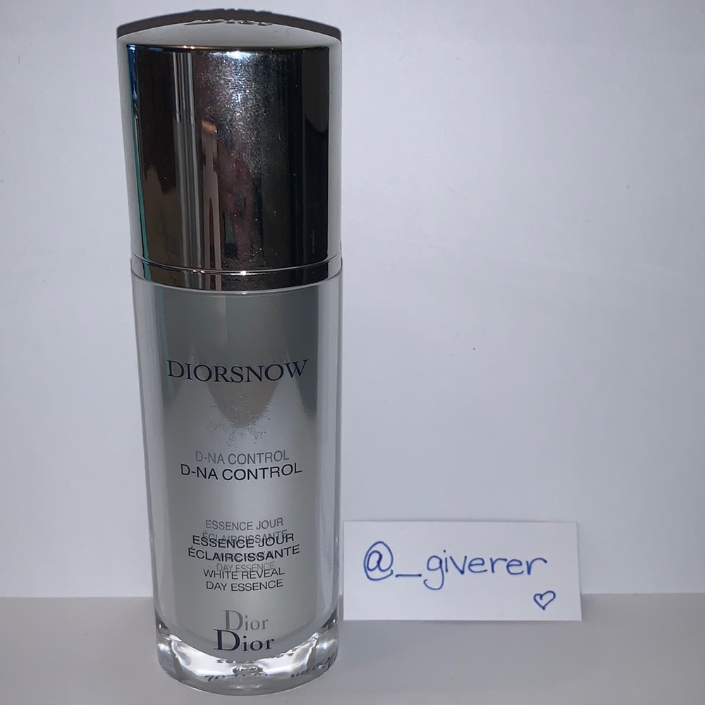 DiorSnow D-NA Control White Reveal Day Essence